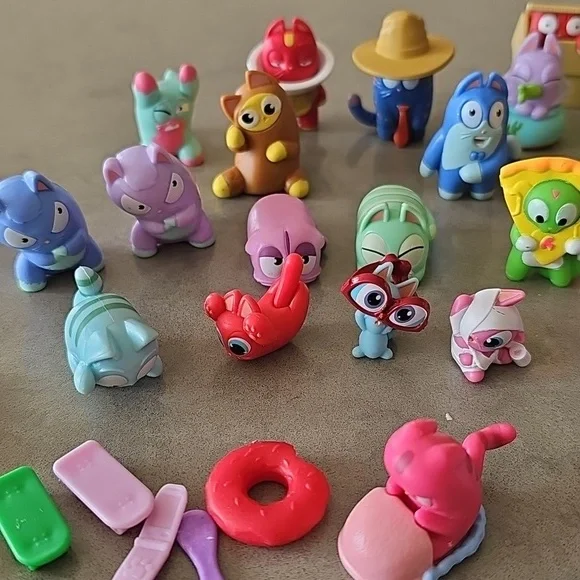 ✨️SOLD✨️Lost Kitties Collection x37 Lot - Picture 2 of 10